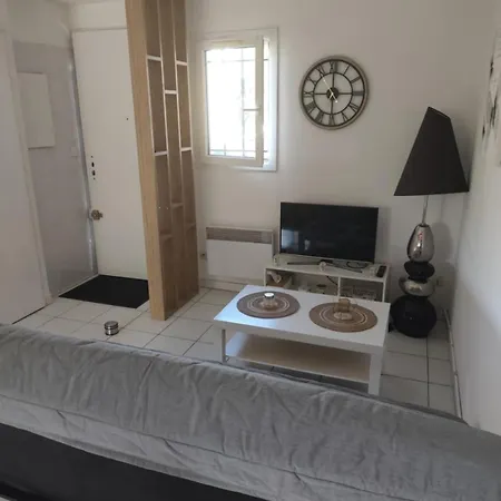 Jolie Petite Maison Sur 500m Des Plages
